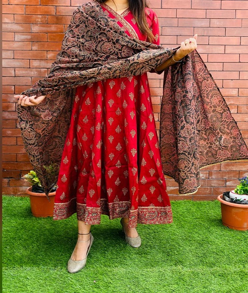 Beautifull style kurti gown with duptta